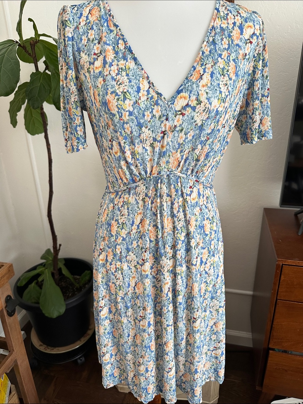 Blue Floral V-Neck Pleated Midi Dress